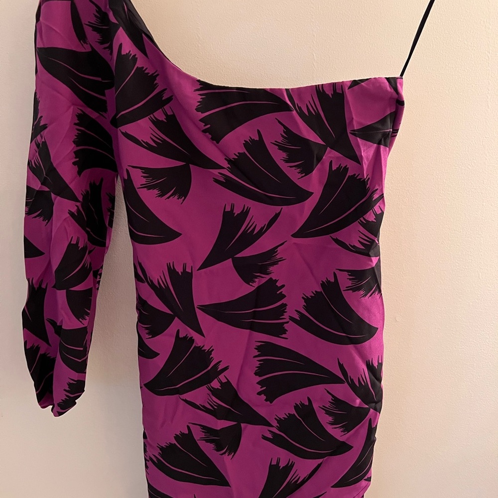 Guess one shoulder blouse